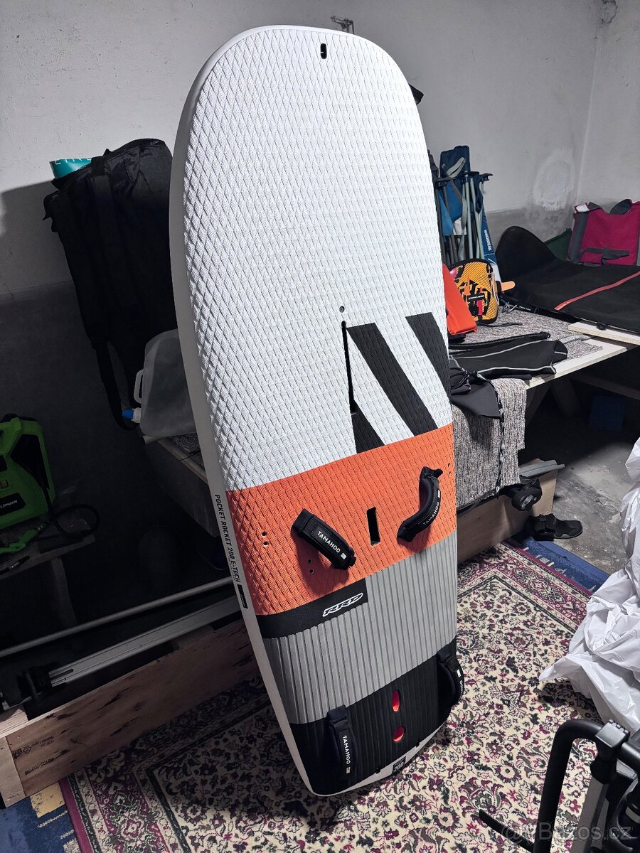 Windfoil komplet RRD ROCKET POCKET 200 140litru + plachta 5m