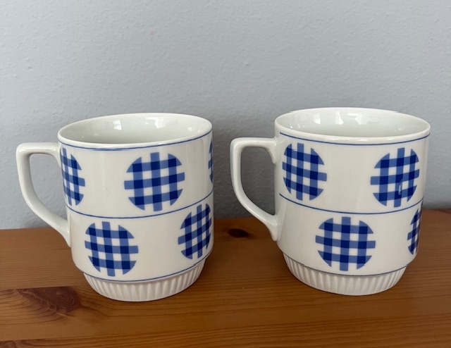 Retro hrnky Royal Dux, takzvané "záplaty"
