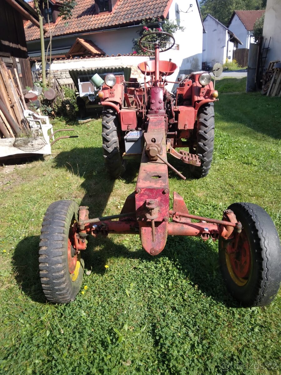 nosič nářadí, traktor RS 09