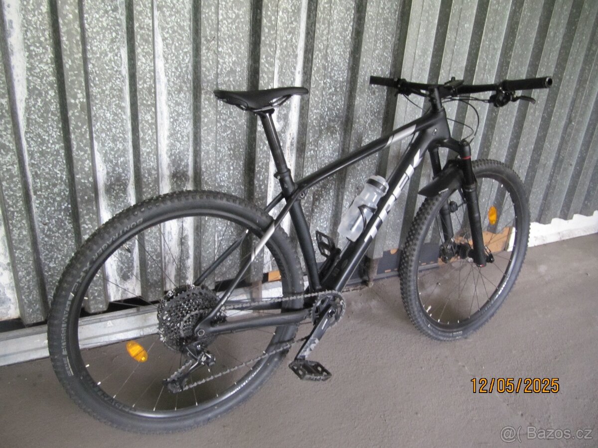 horské kolo carbon