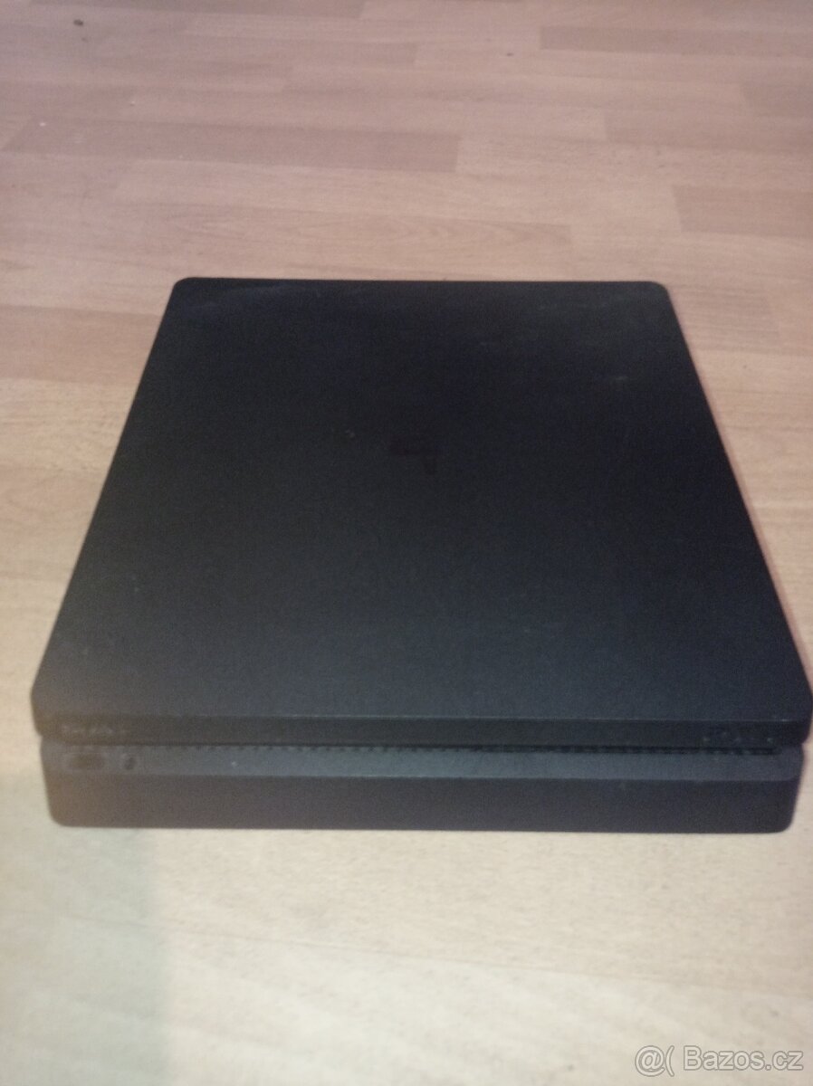 PlayStation 4 Slim a hry