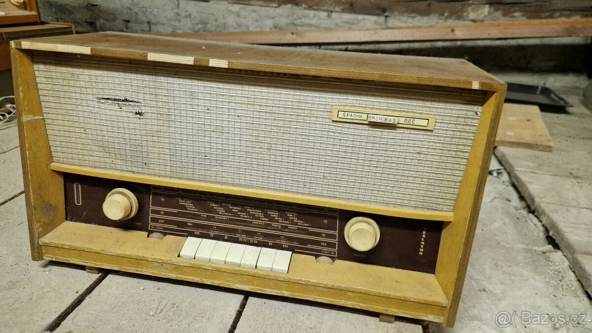 Elektronkové rádio Tesla Teslaton 536A