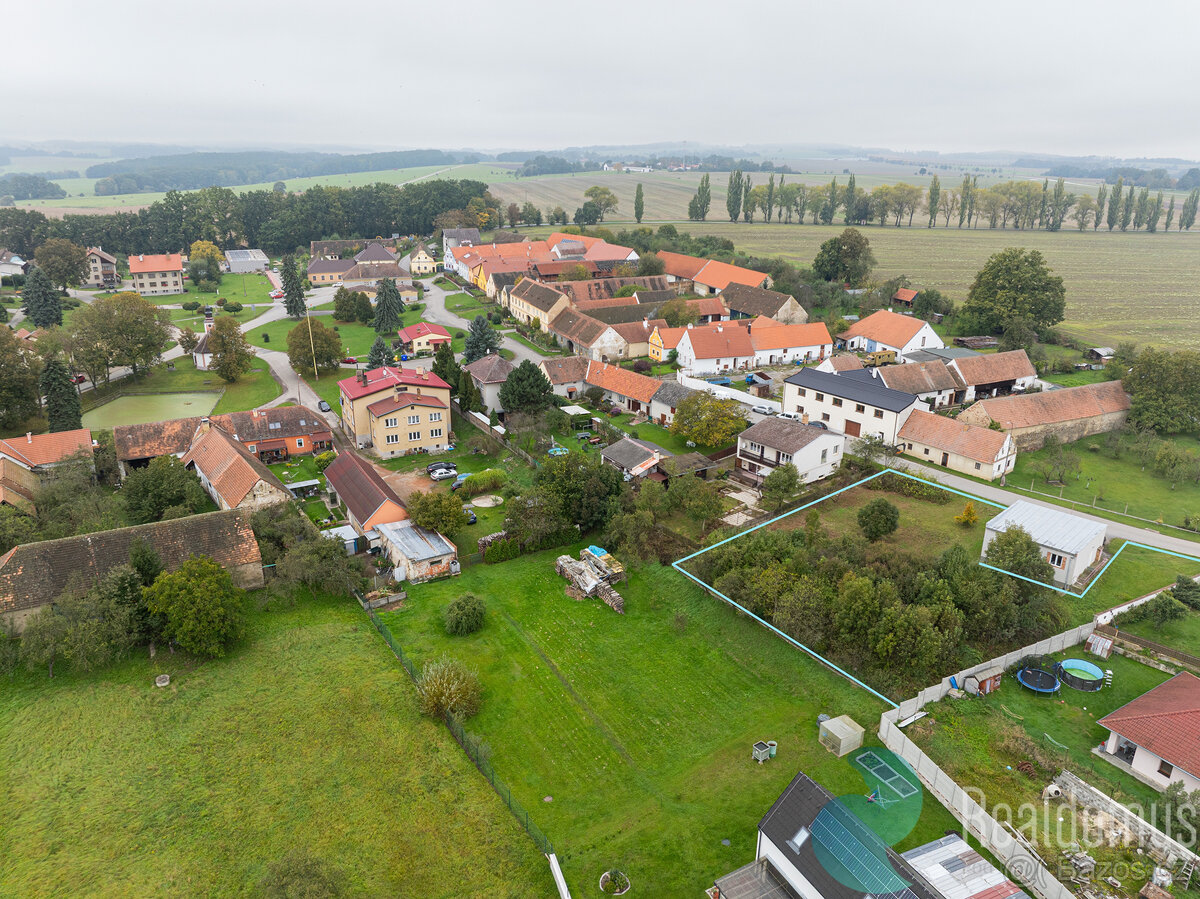 Prodej, stavební pozemek, 1.303 m2, Radošovice u Českých Bud