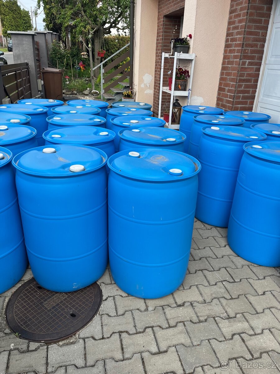 Plastové sudy 200l