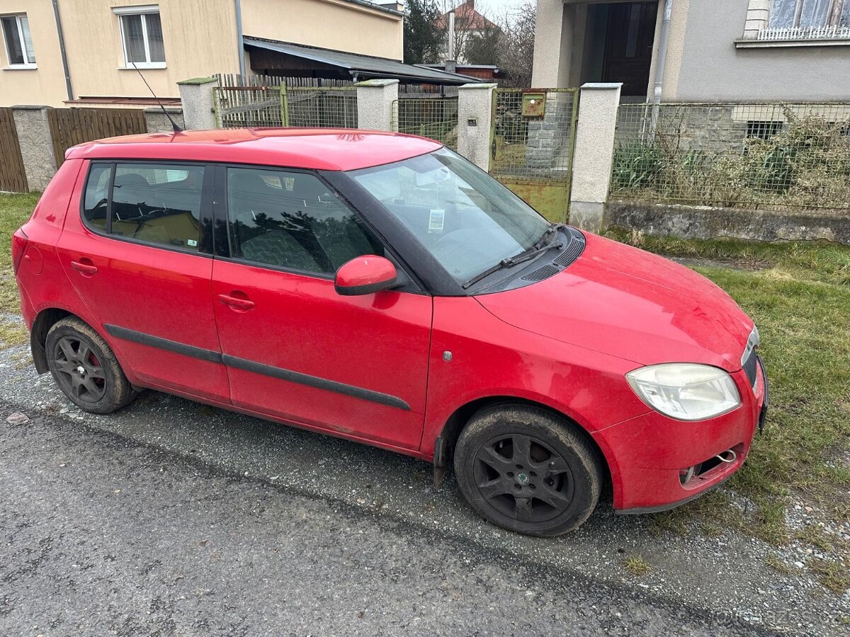 Koupím nepojízdné auto s motorem HTP