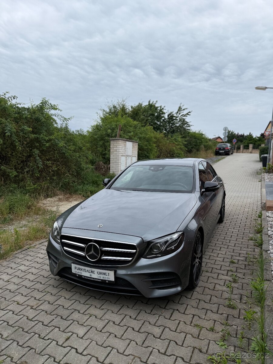 Mercedes E220d AMG – výbava, v záruce, 97tis.km