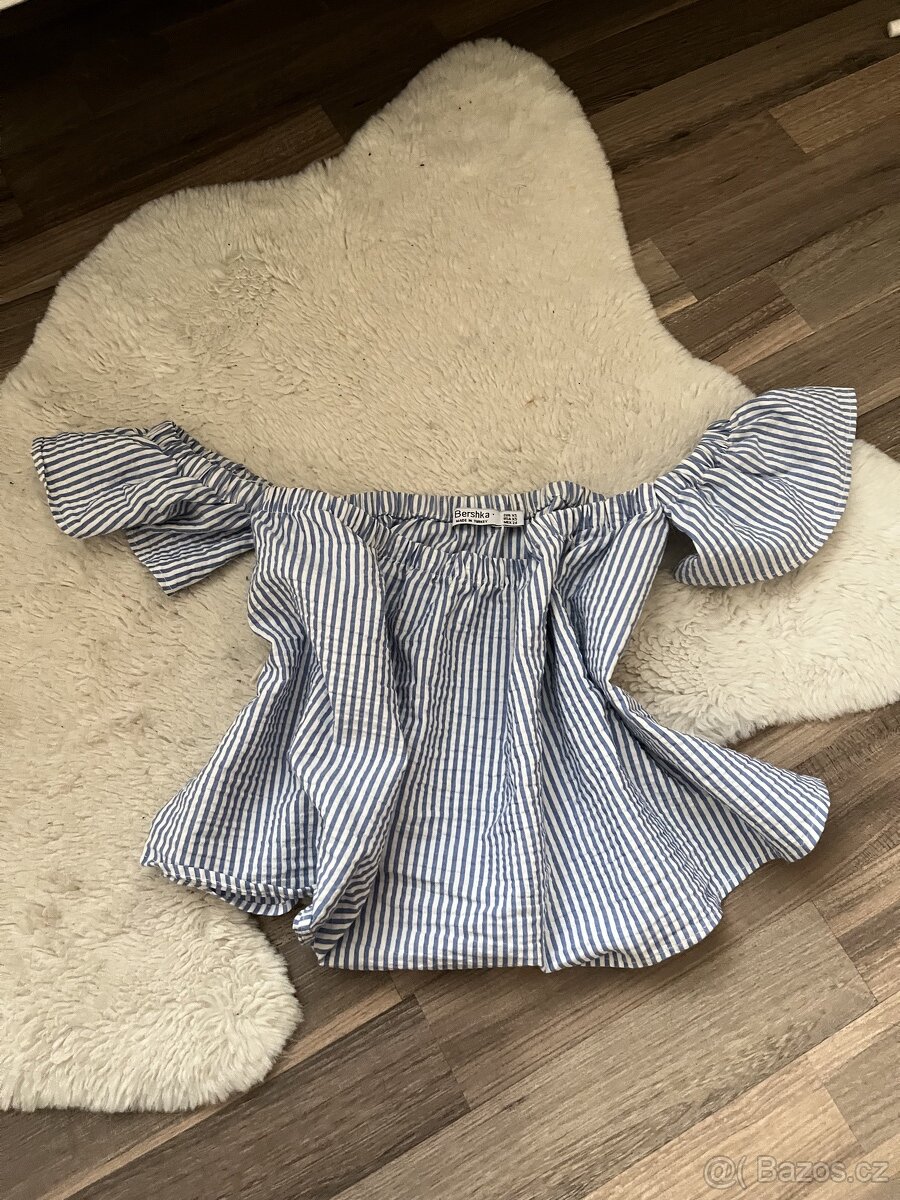 Top Bershka vel. xs