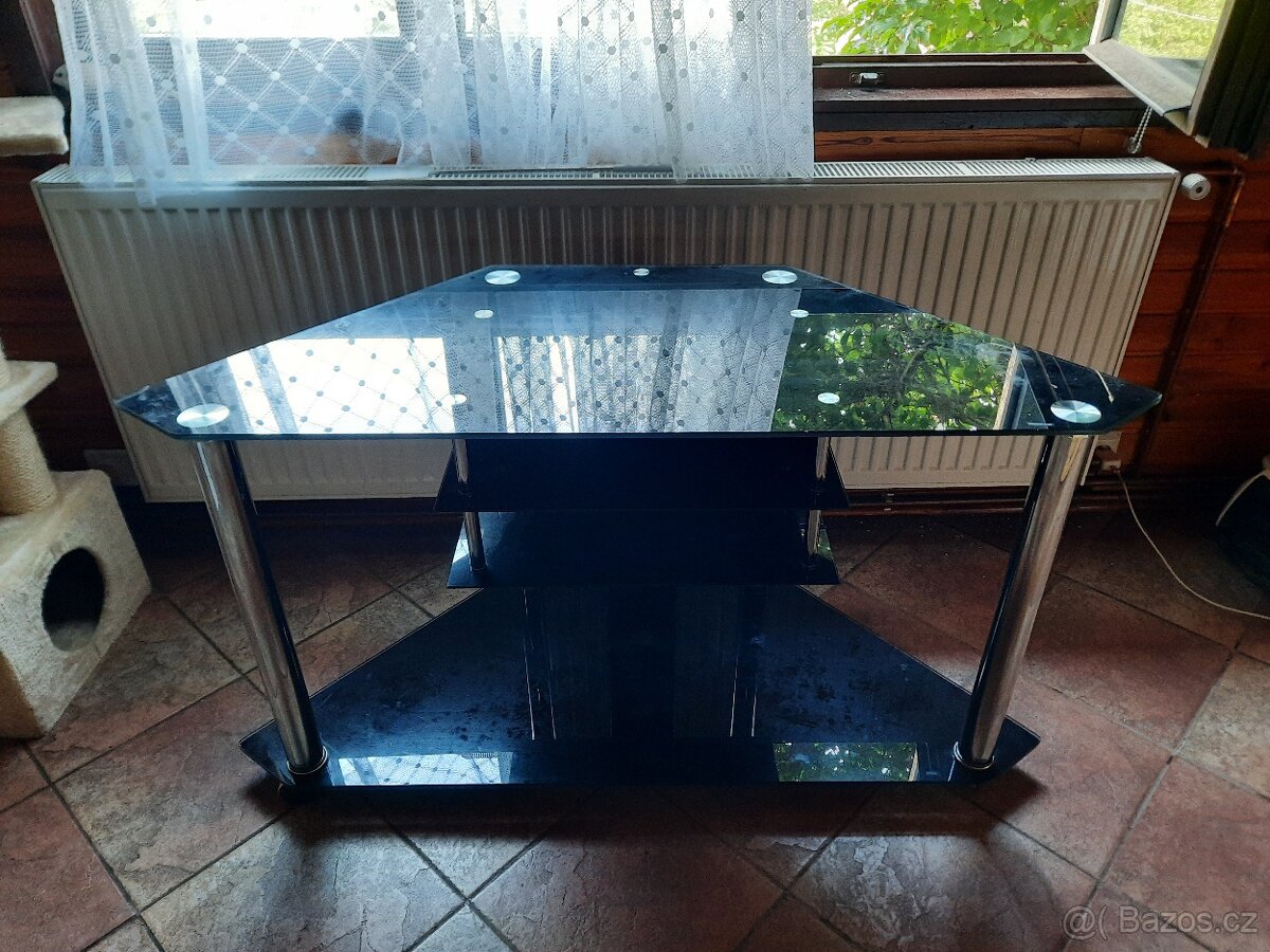 Skleněný rohový stolek