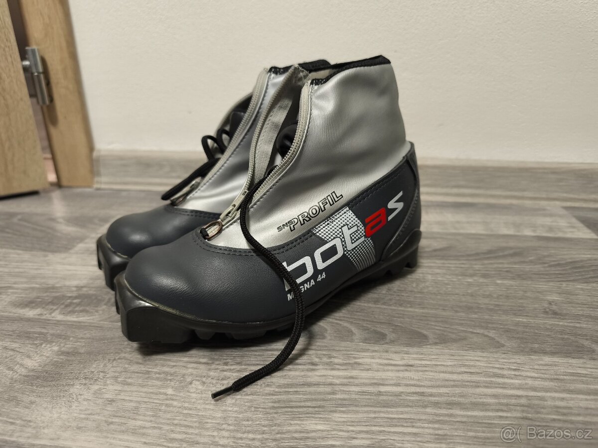 Běžecké boty Botas Magna 44.