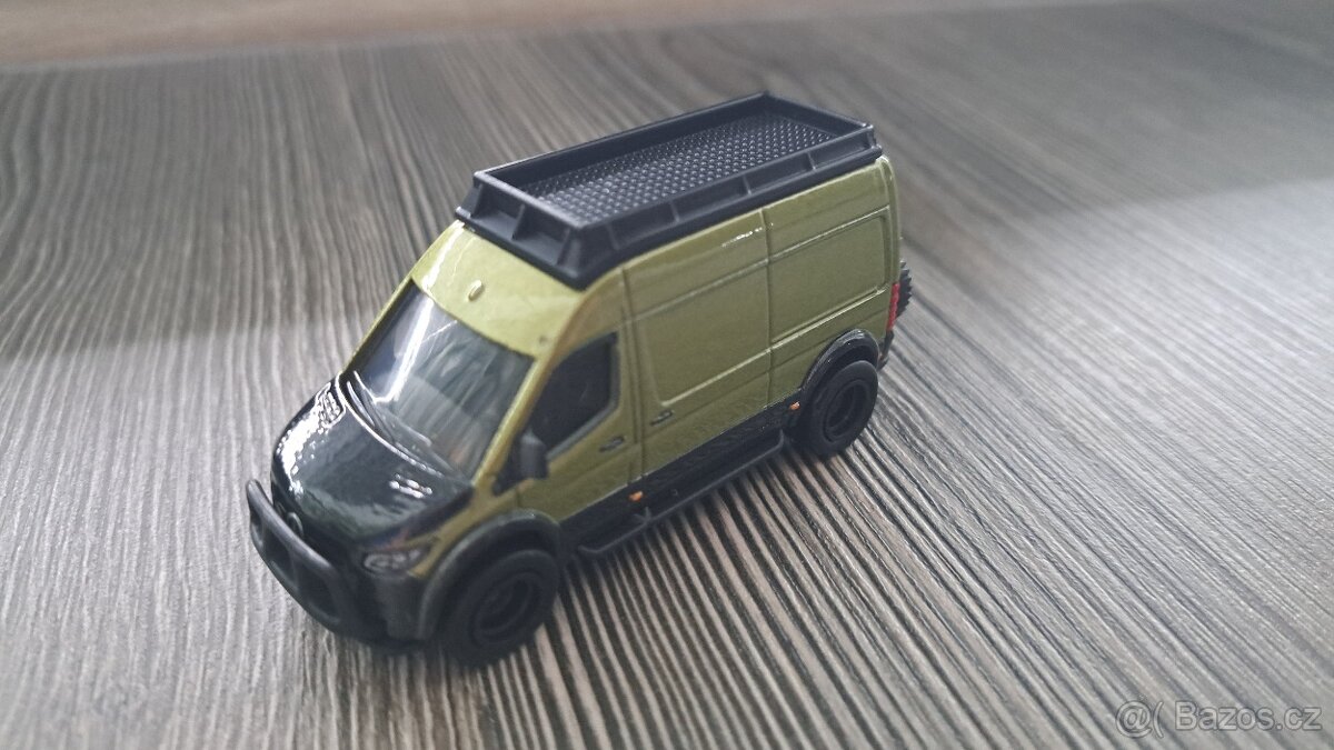 HotWheels Premium - Mercedes Sprinter - pouze rozbalené