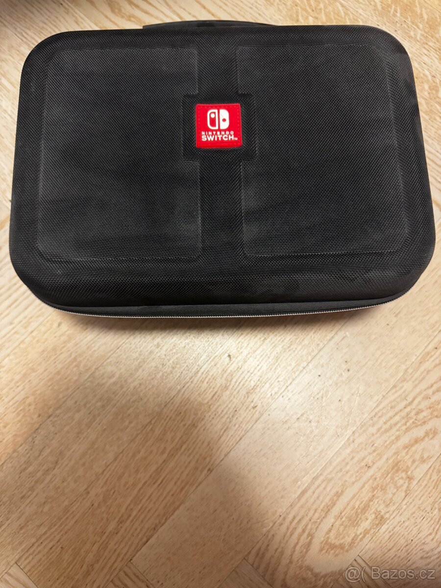 Nintendo switch oled + 3 hry