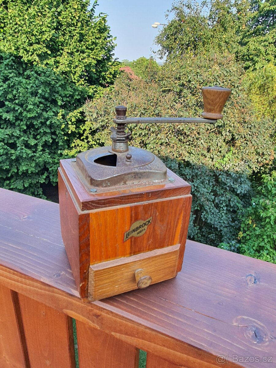 Starožitný mlýnek na kávu Leinbrock