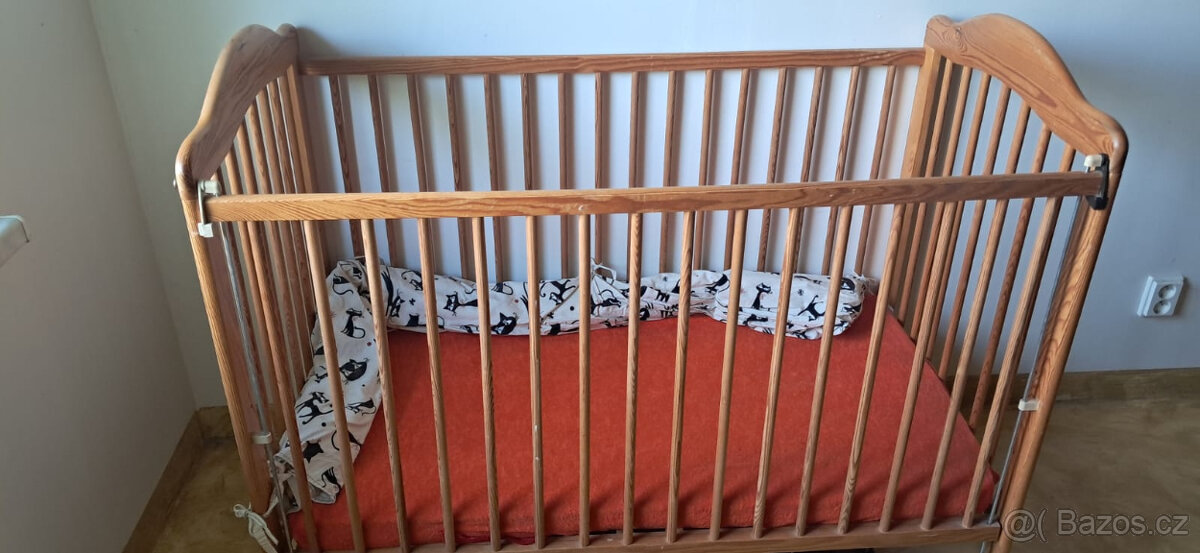 Dětská dřevěná postýlka Ikea+ přísušenství