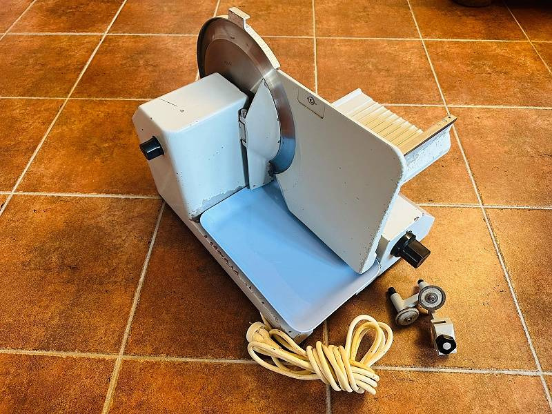 882 PROFI nářezák nářezový stroj STROJOBAL