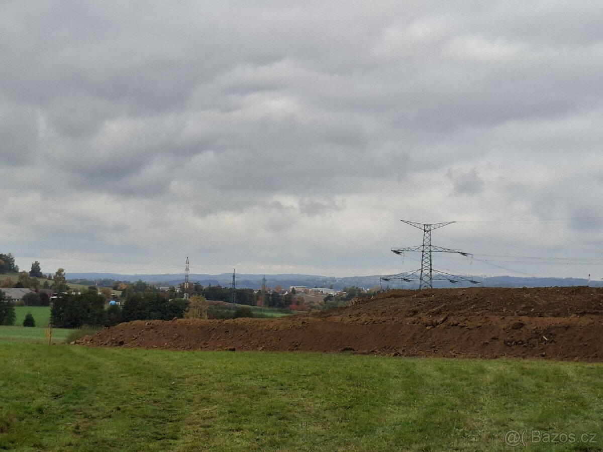 Uložení výkopové hlínu a kameni