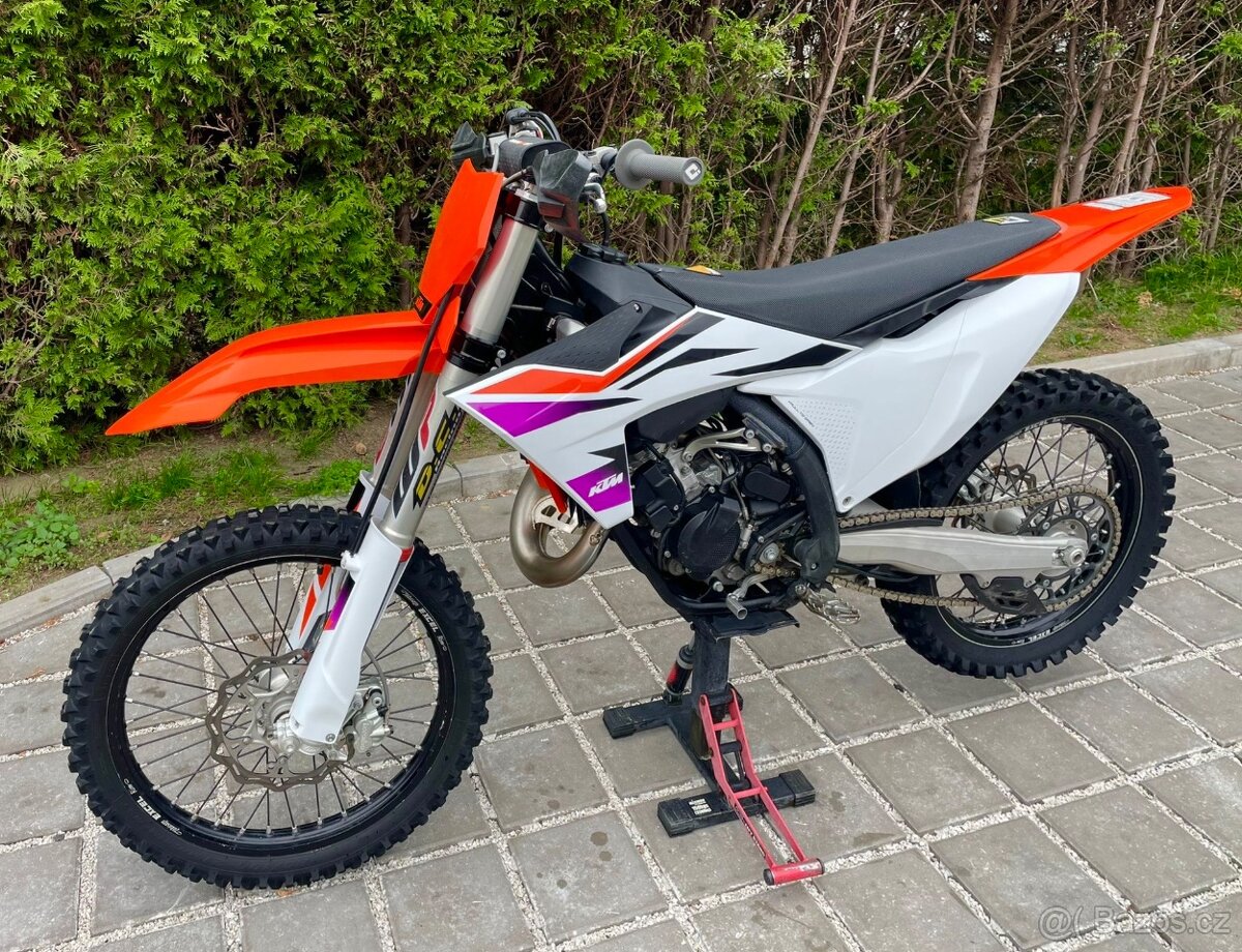KTM SX 125 rok 2024 najeto 61mth, pérování D.C. Suspension