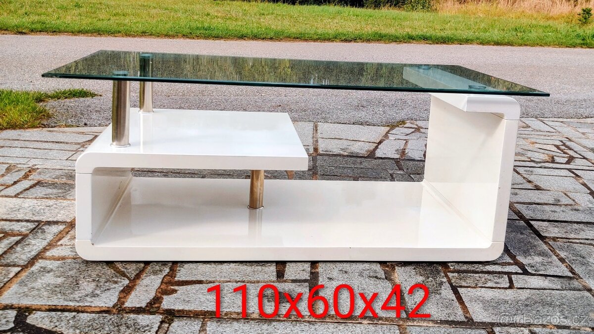 Konferenční stolek JULIEN bílý. Cena 1500,-Kč