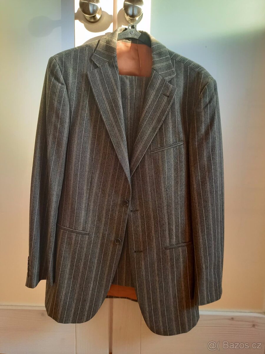 Nový pánský oblek