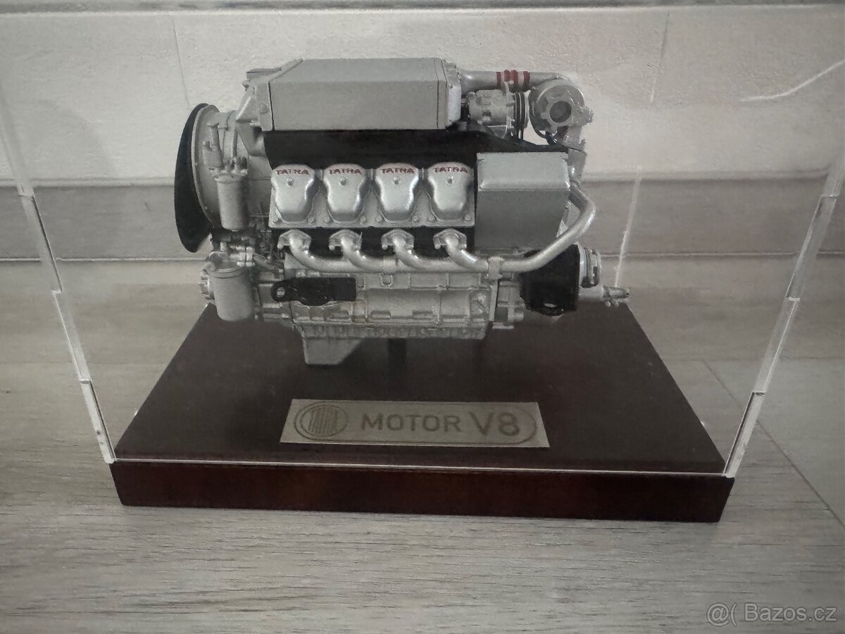 TATRA MOTOR V8 1:10