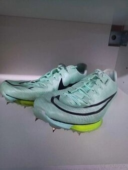 Atletické tretry Nike Air Zoom Maxfly