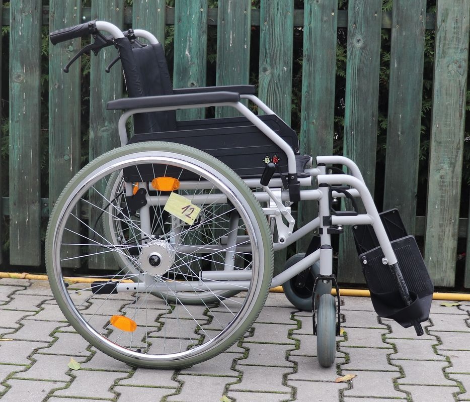 012-Mechanický invalidní vozík B+B.
