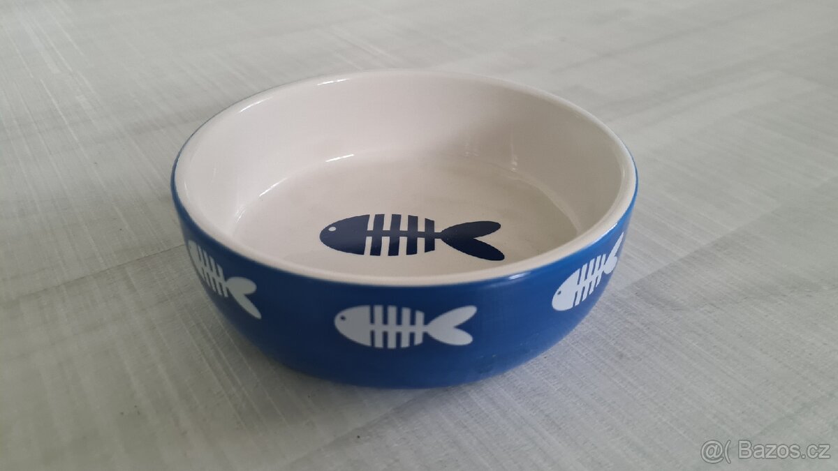 Miska pro psi a kočky menší