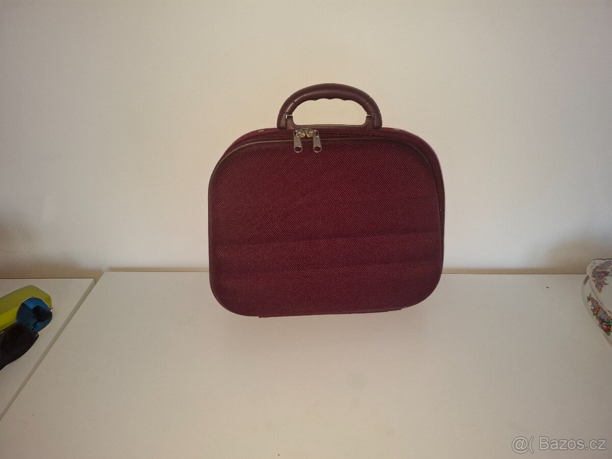 Kosmeticka vínová taška (kufřík)