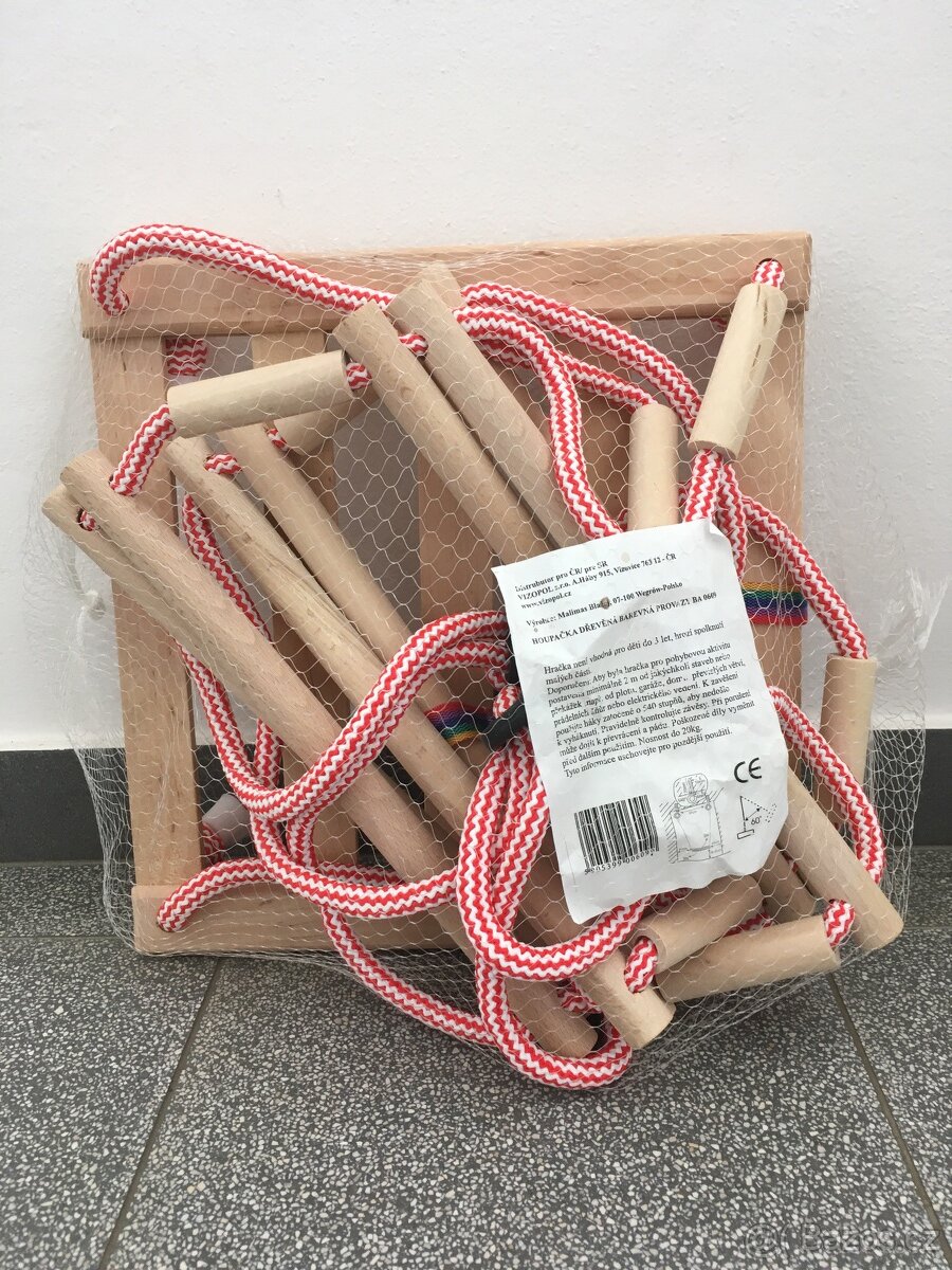 Nová houpačka pro děti