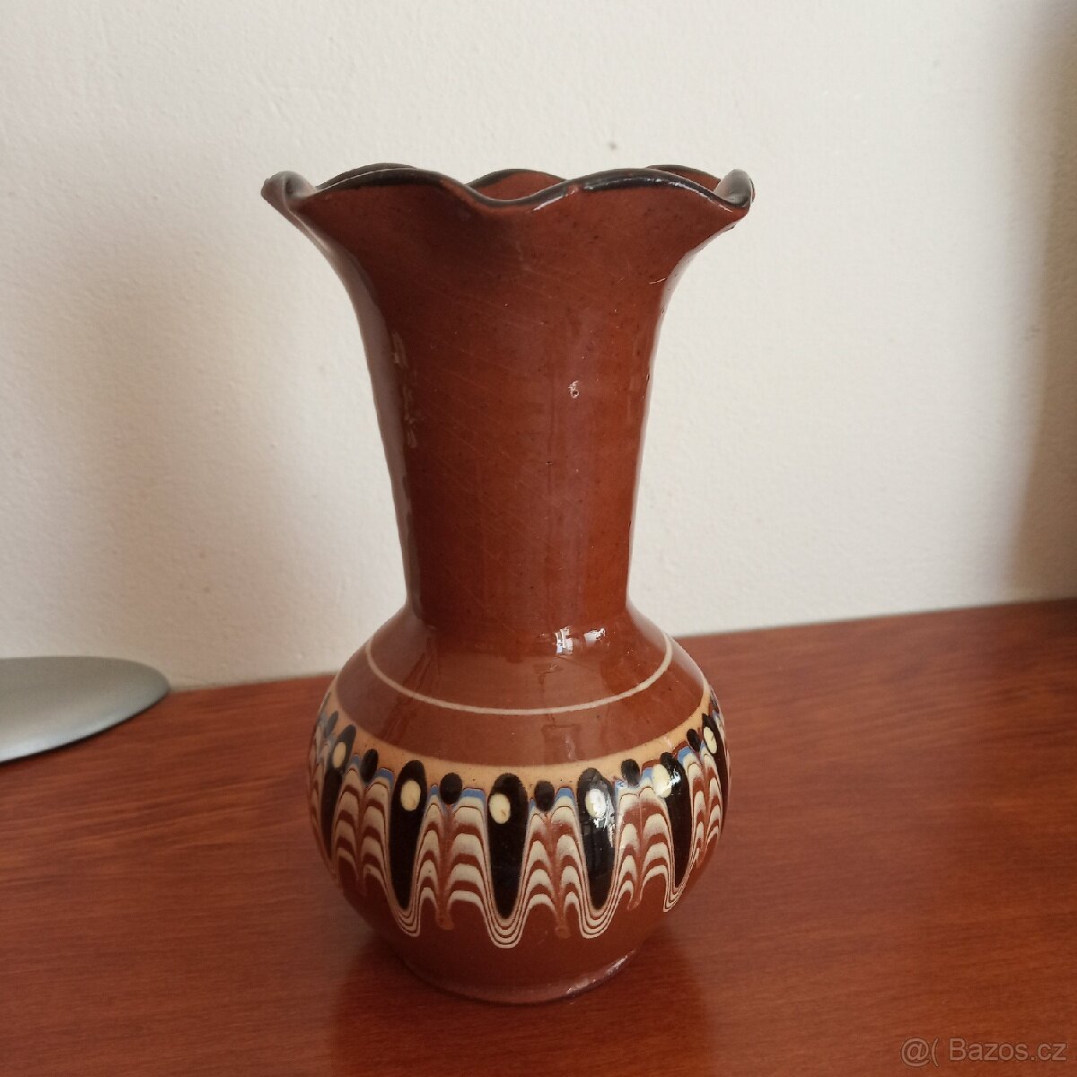 Prodám: keramická váza vázička výška 14,7 cm