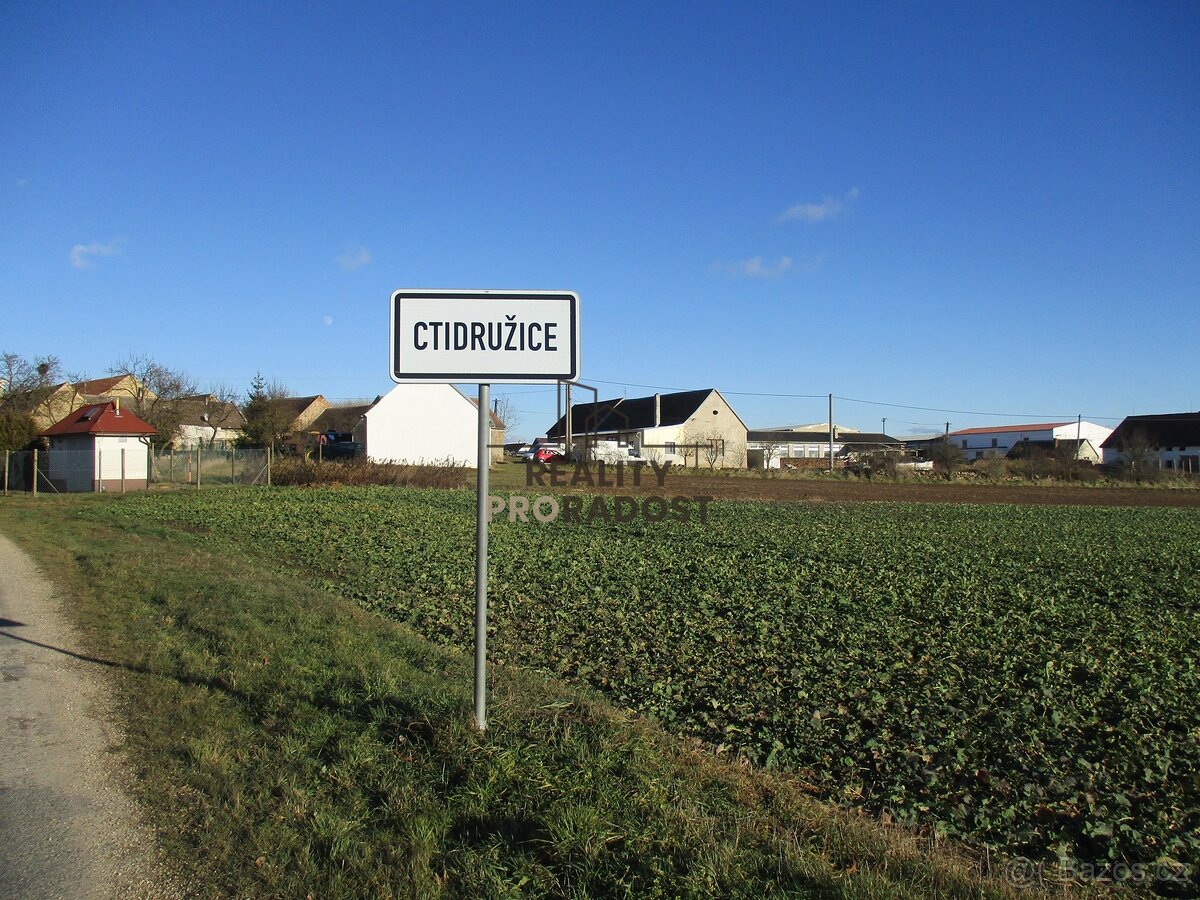 Prodej stavebního pozemku 2624m2 (5224m2) v obci Ctidružice,