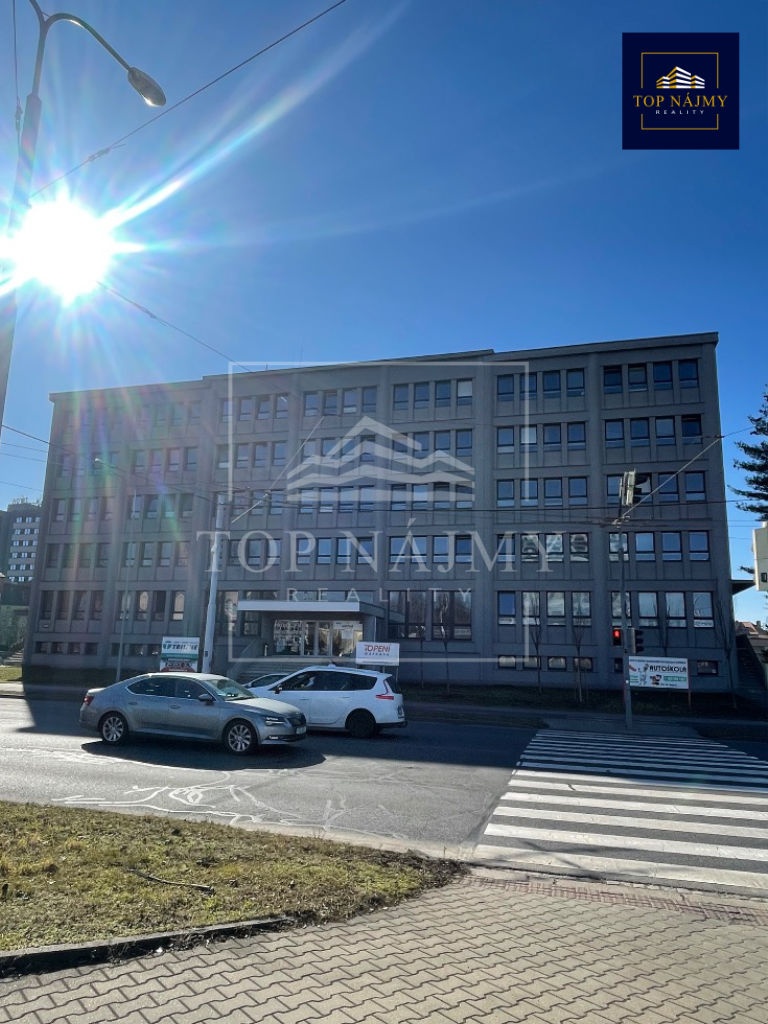 Pronájem skladových prostor – 211 m2, ul. Novinářská, Ostrav