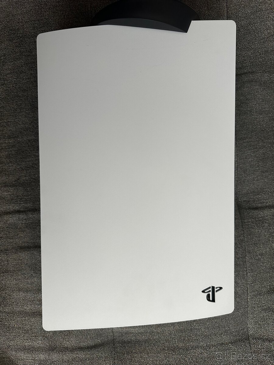 Prodám PlayStation 5 (verze s mechanikou)+ 2 ovladače