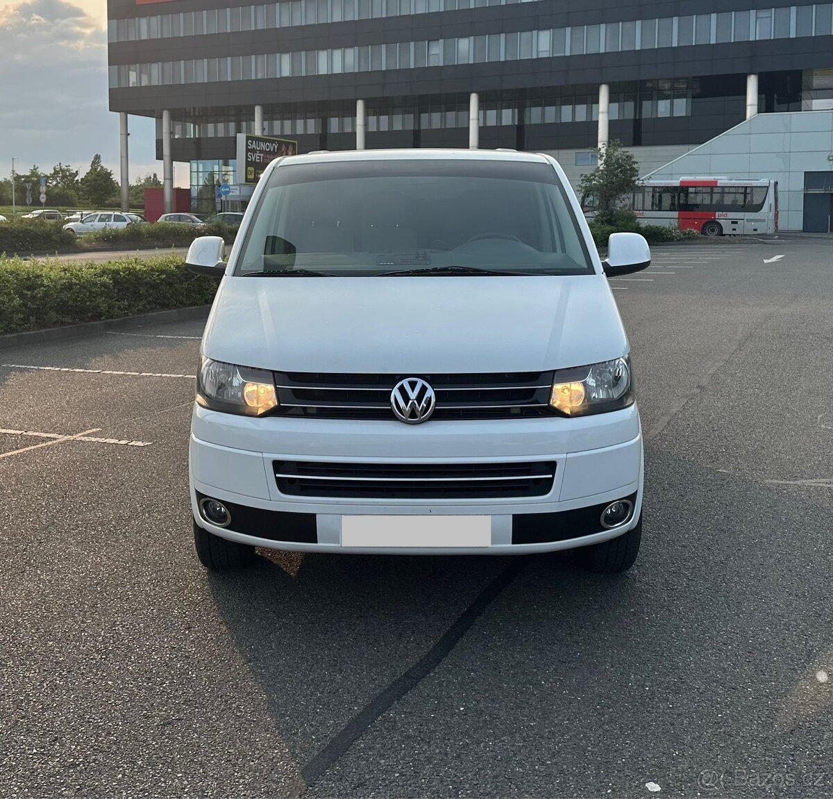 VW TRANSPORTER T5, 2.0 TDI, 9 míst.