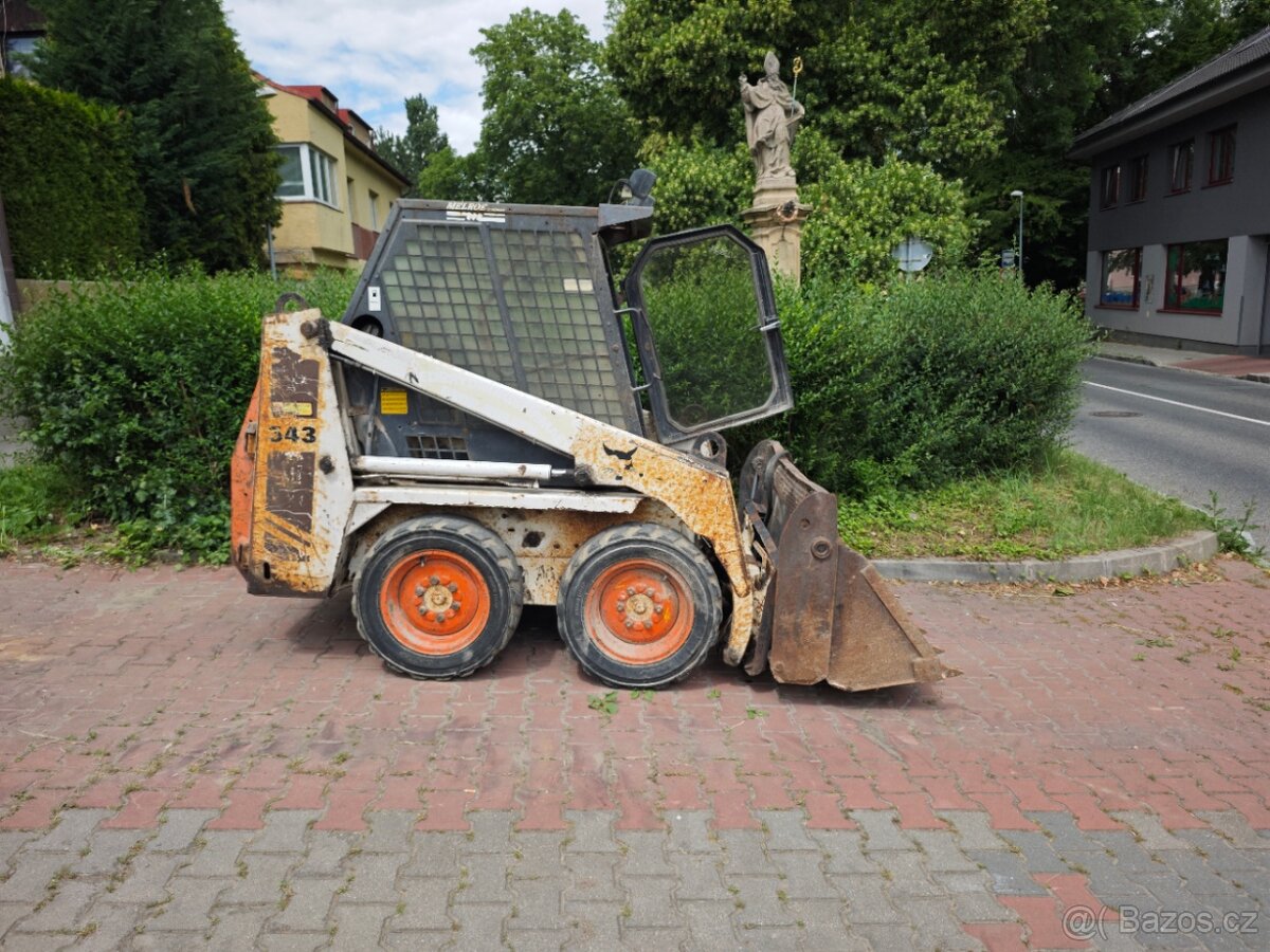 Smykový nakladač Bobcat 543