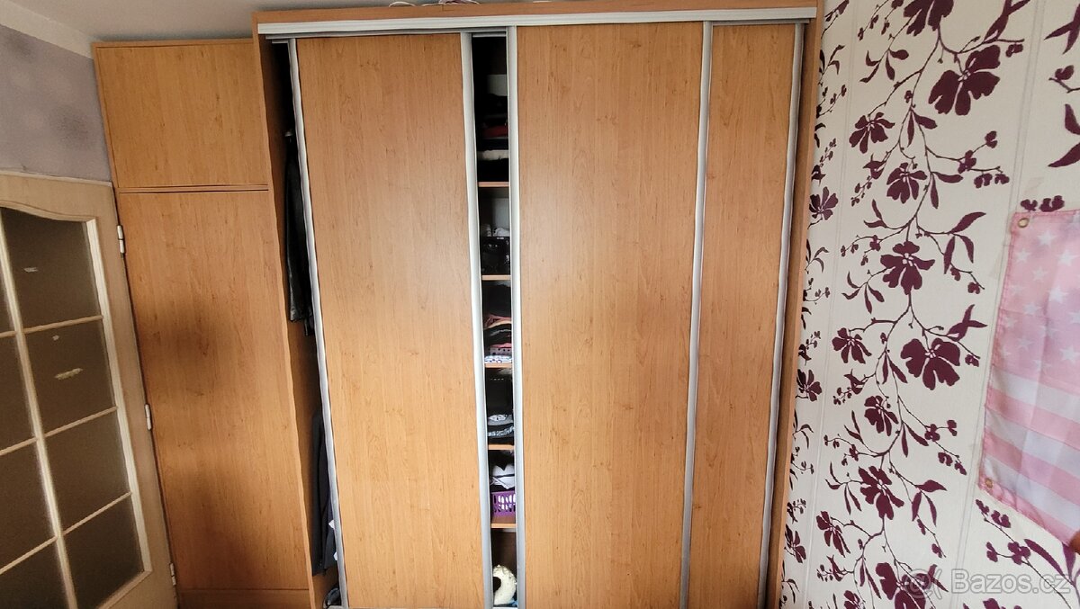 Šatní skříň