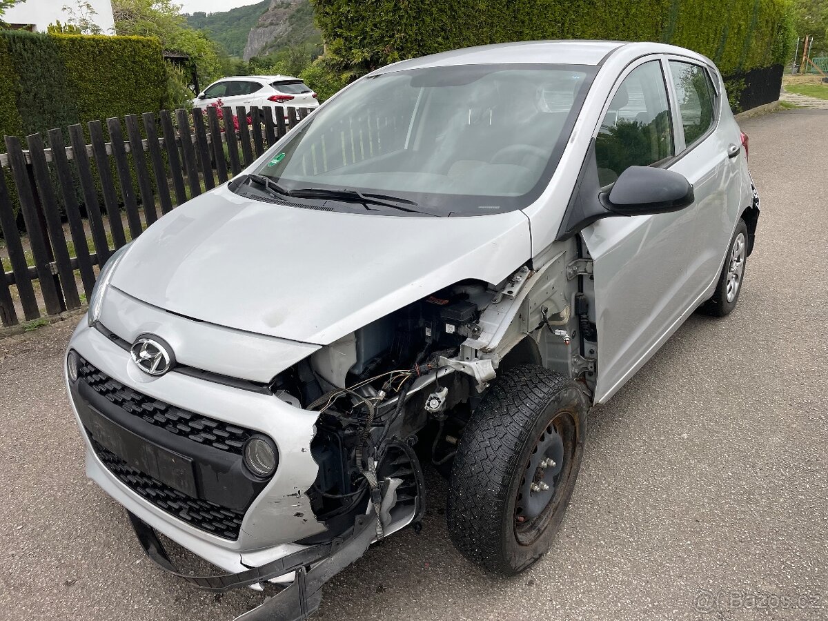 Hyundai i10 1.0 havarované 11tis. km