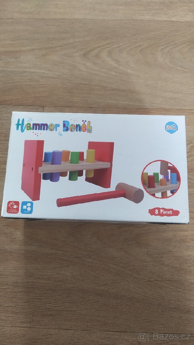 Dřevěné kladívko s kolíky