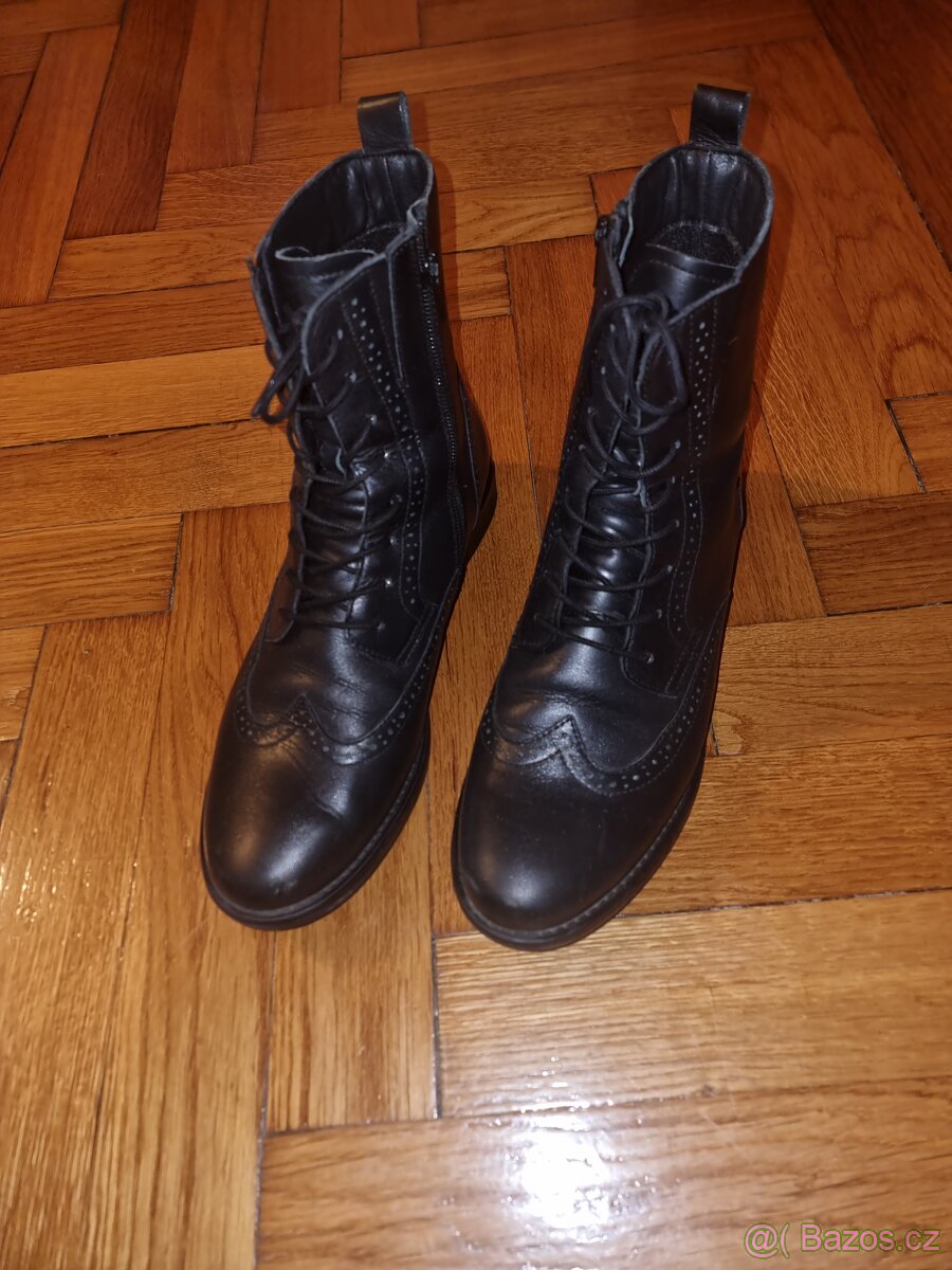 Šněrovací vyšší obuv ČERNÁ, vel 42