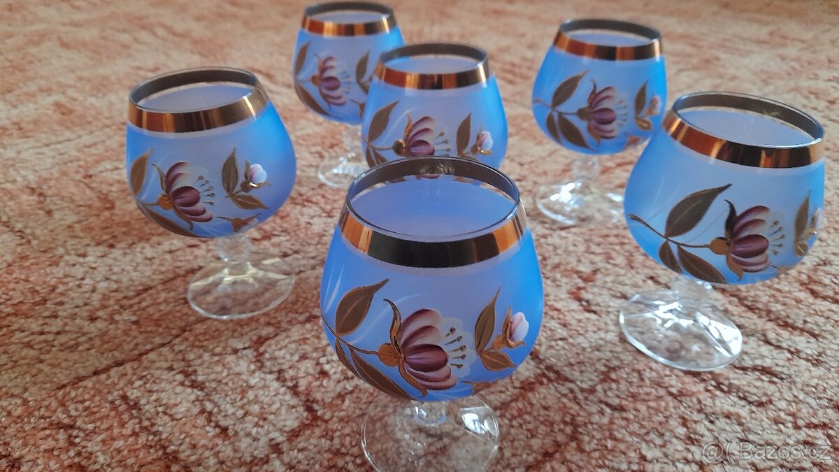 sada 6 sklenic na víno se smaltem a zlatem