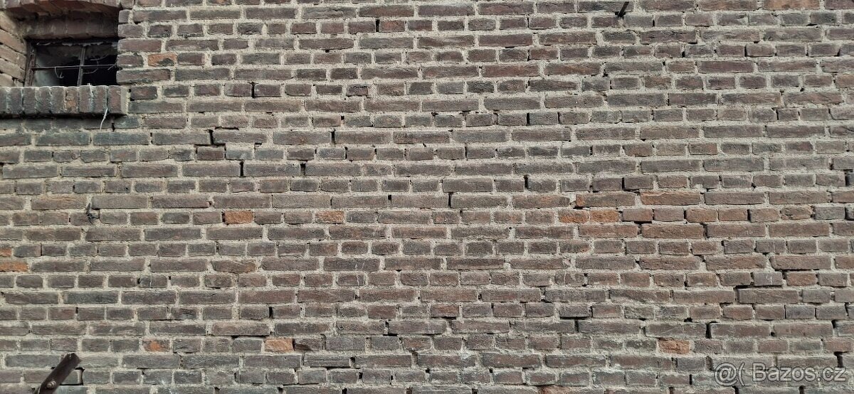 Staré cihly zvonivky