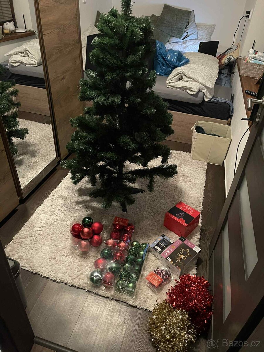 Vánoční stromeček plus příslušenství