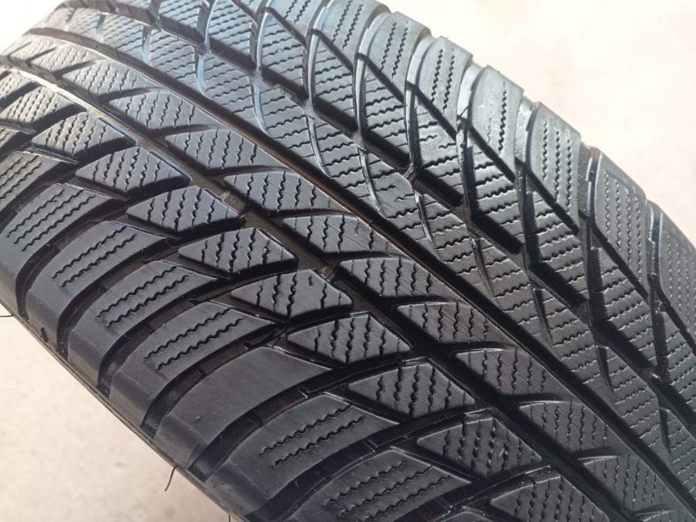 205/60 R16 BRIDGESTONE (1921)