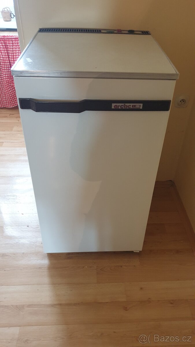Retro šuplíkový mrazák Arctic