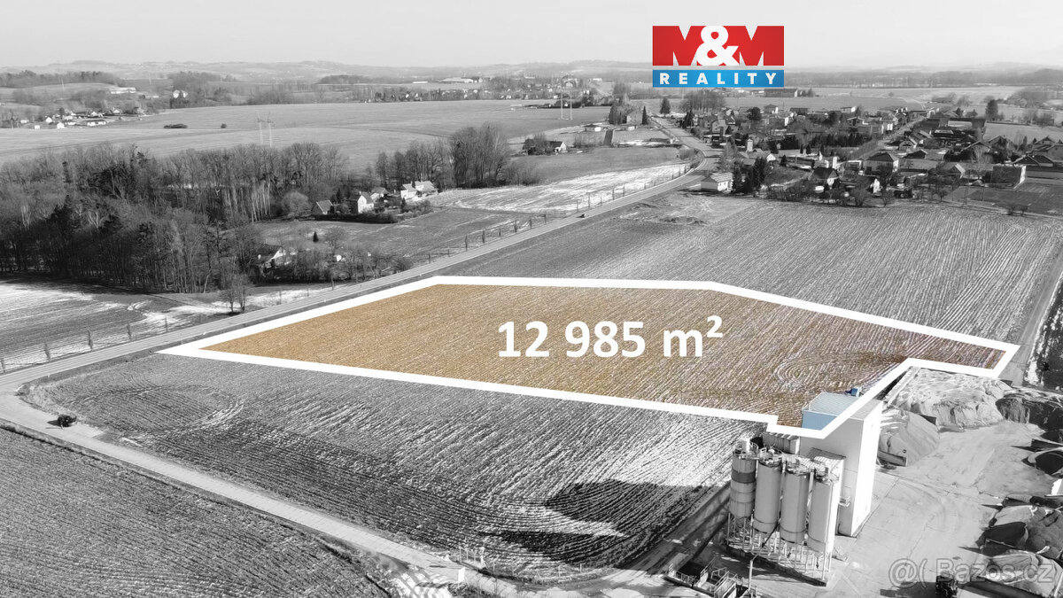 Prodej komerčního pozemku ve Vojkovicích 3.561 m2