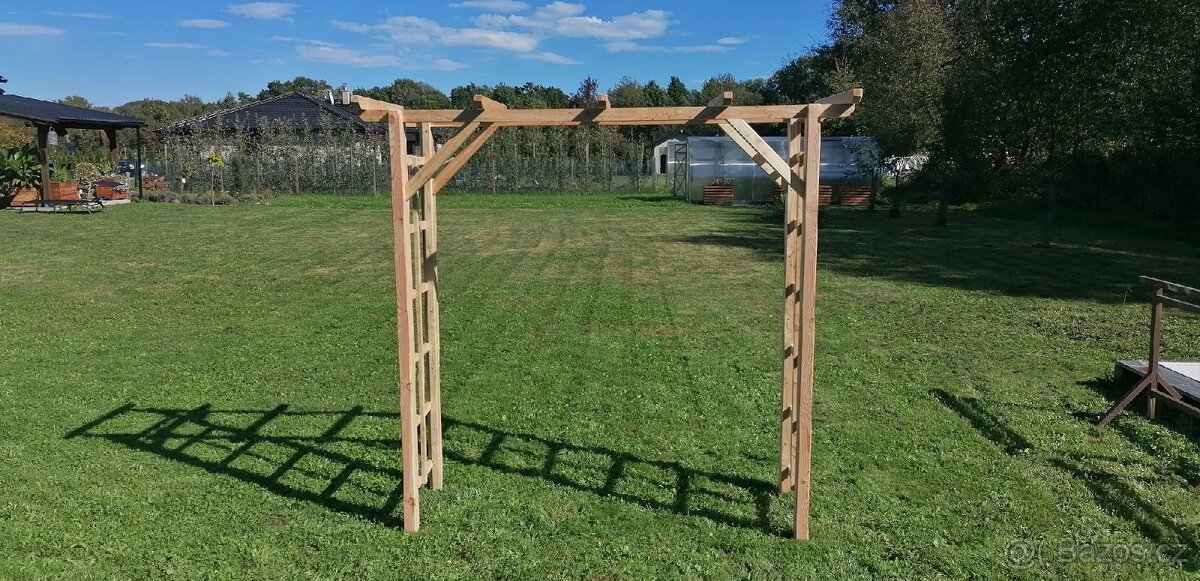 Zahradní pergola rovná s mříží z Modřínu