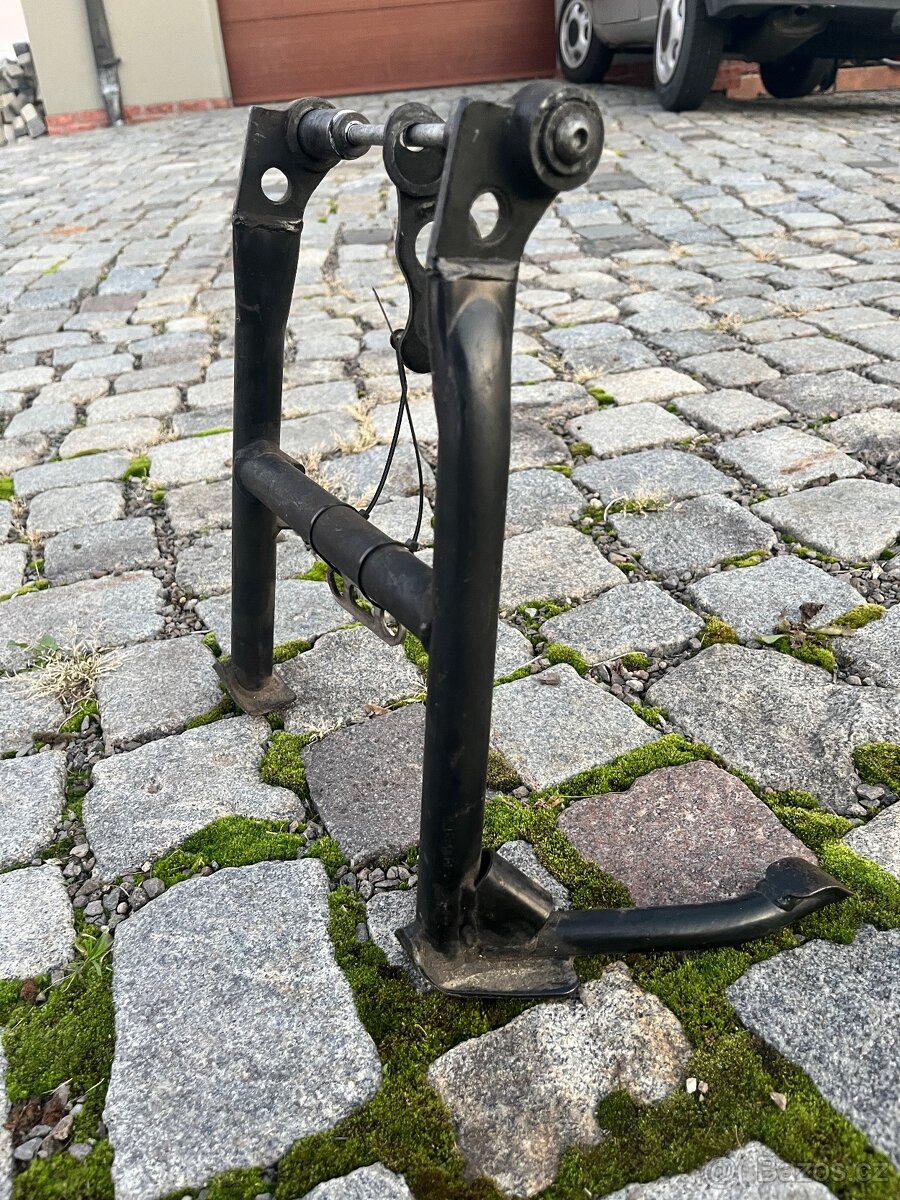 BMW R1150GS centrální hlavní stojan