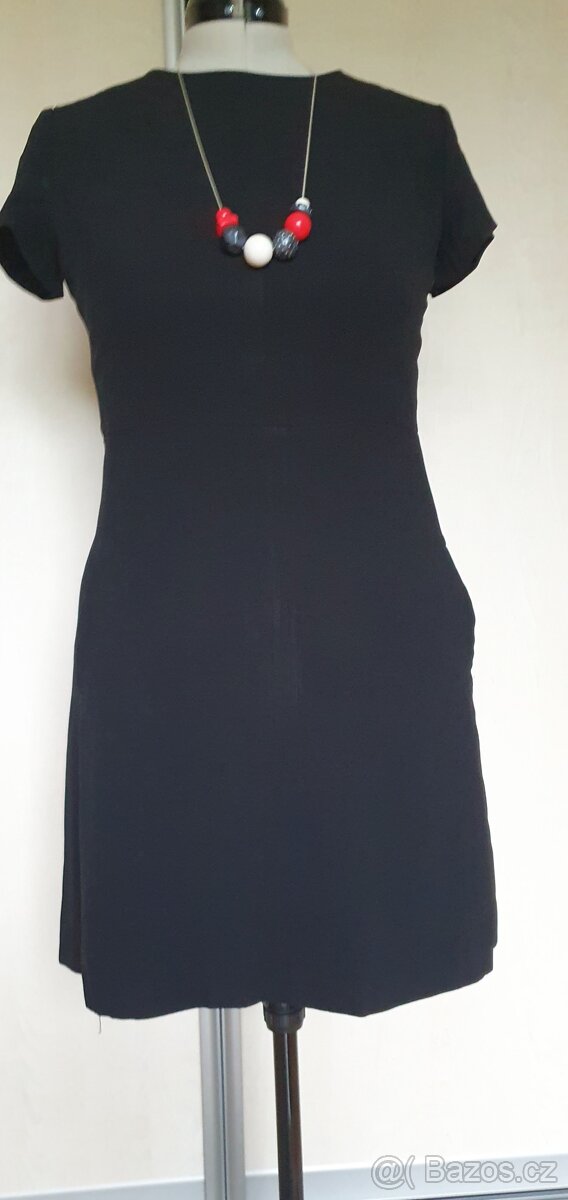 Massimo Dutti malé černé šaty vel 42