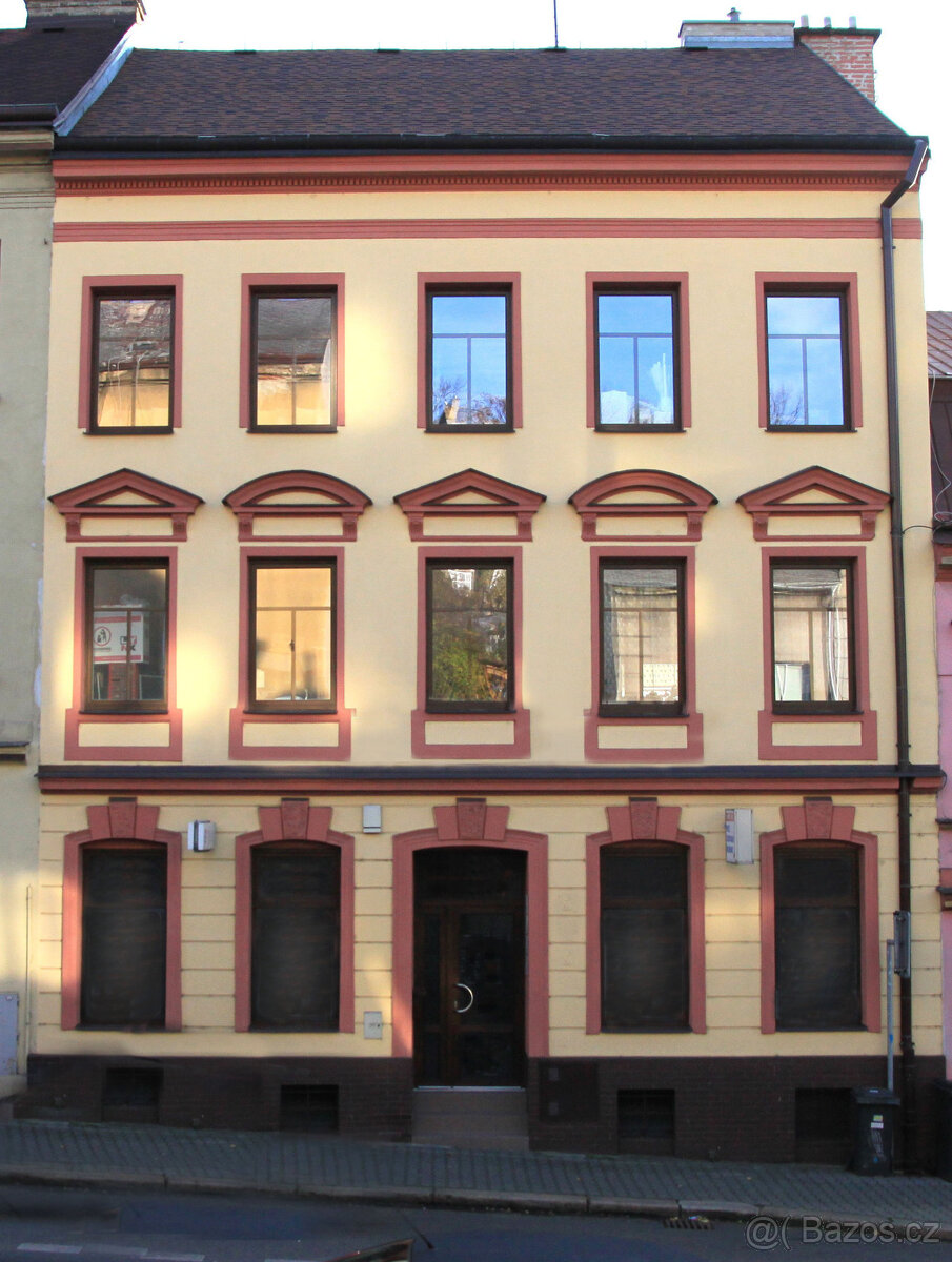 Prodám řadový 4.patrový víceúč. dům (podnikání i bydlení)