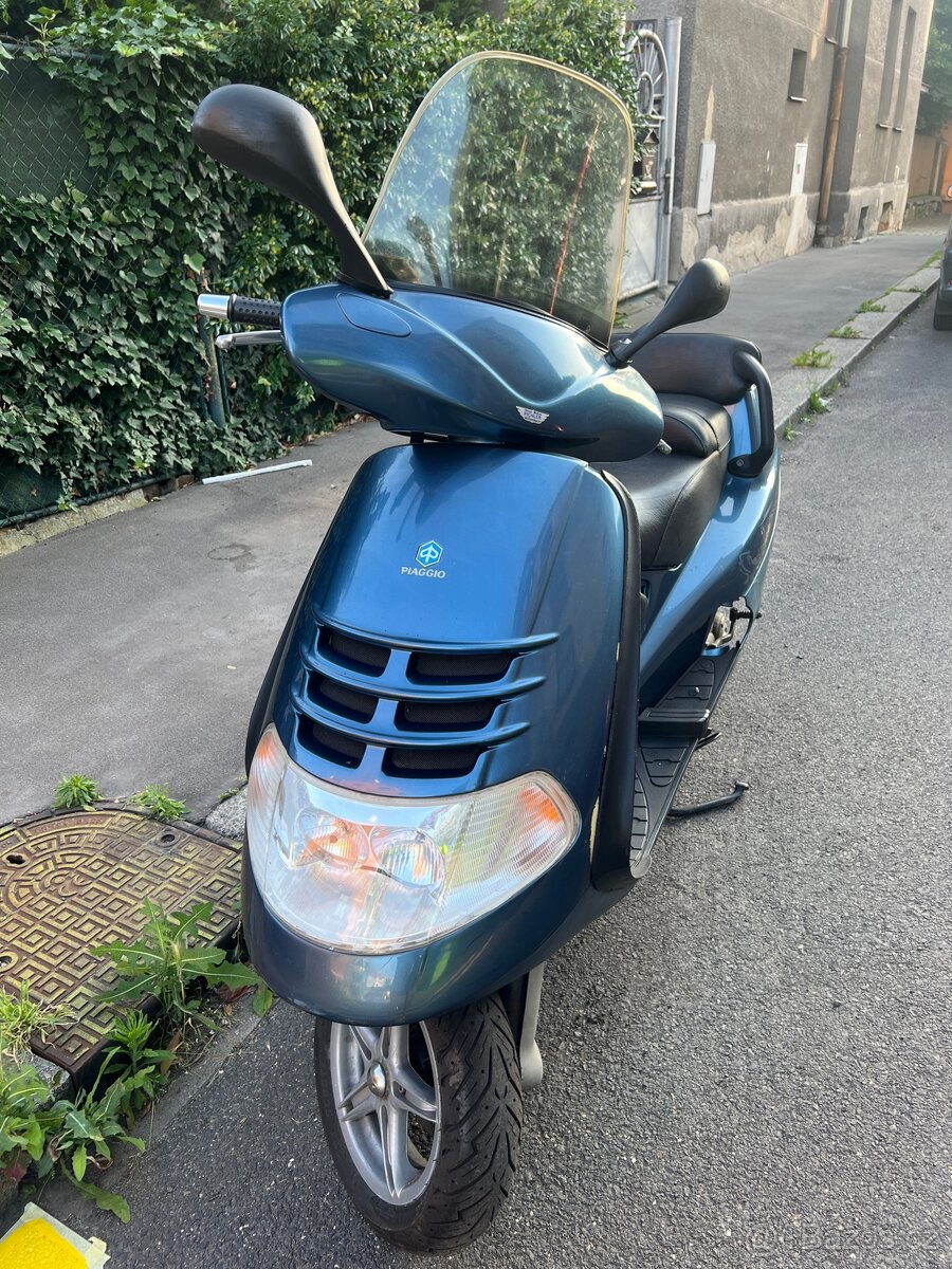 Prodám Piaggio Hexagon LX4 125 4T 125 ccm, r.v. 1999