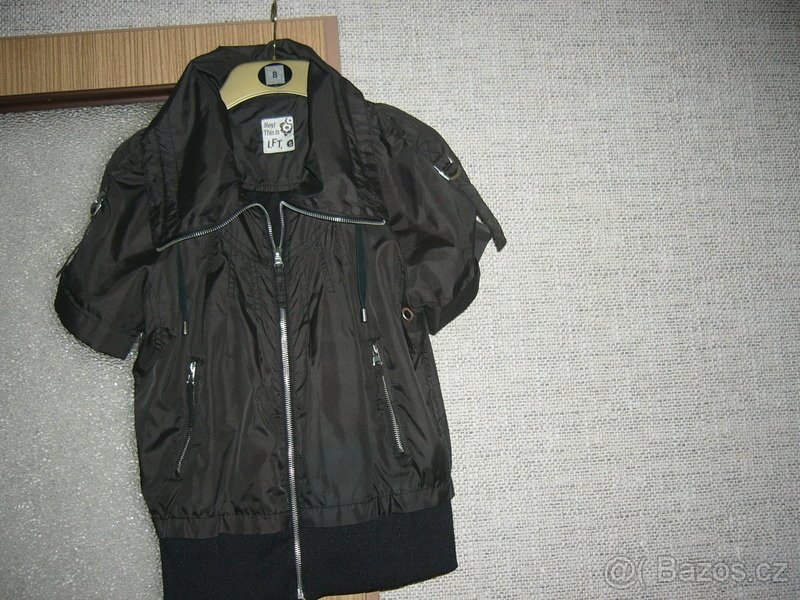 Dámskou jarní vestičku